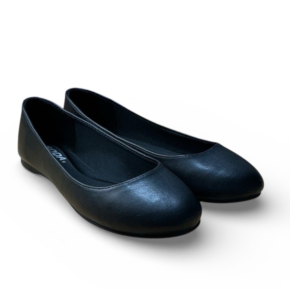 Soda Women's Elegant Black Flats